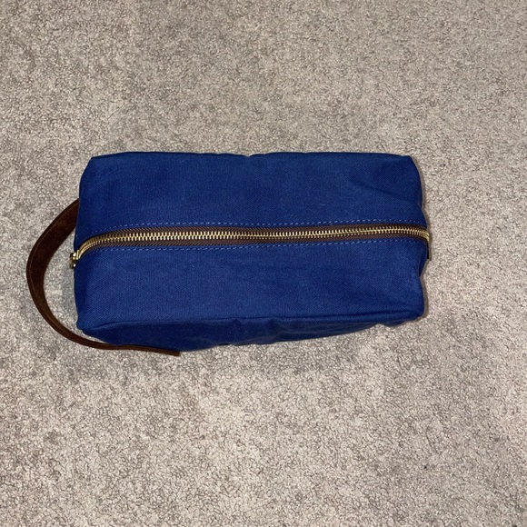 Men’s Essential Travel Toiletry Bag - Picture 7 of 8